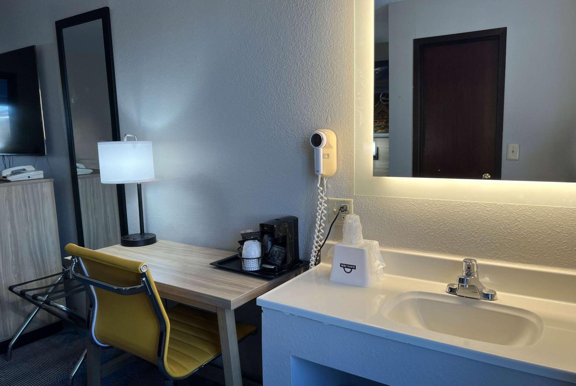 Days Inn By Wyndham Jamestown Ngoại thất bức ảnh